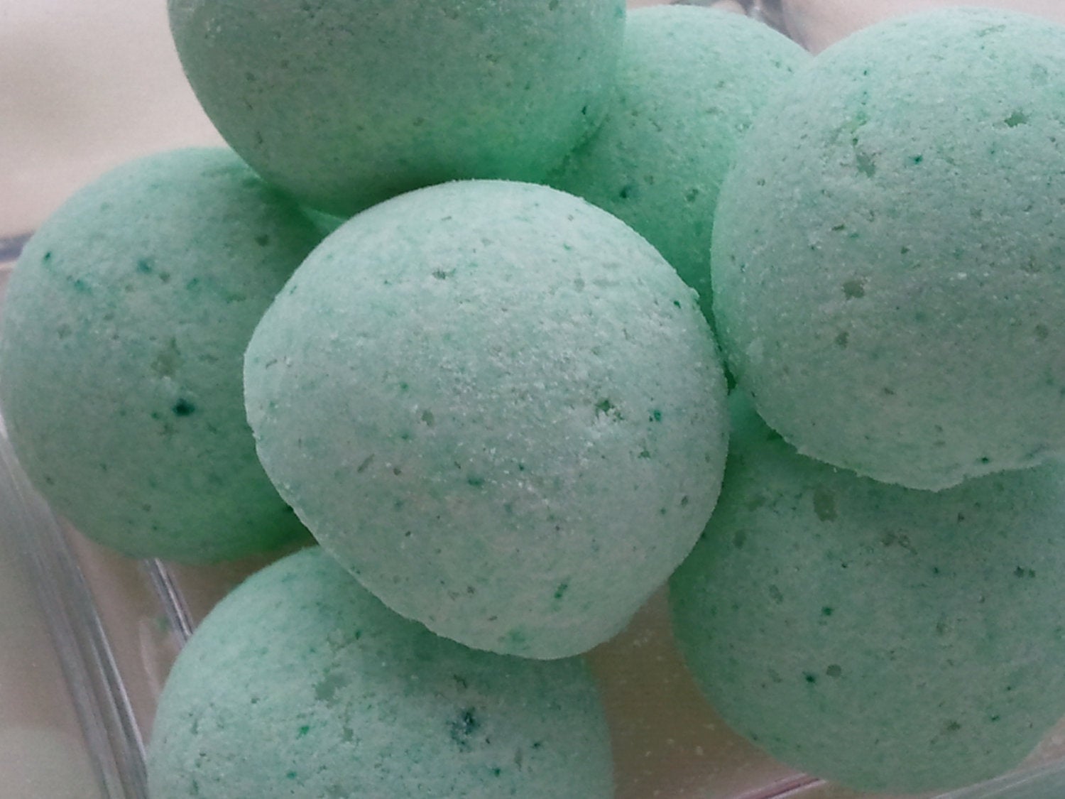 14 bath bombs 1 oz each (Rosemary Mint) gift bag bath fizzies, great f ...
